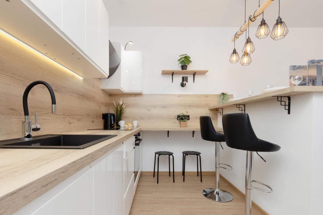 Roomy Apartment Oczapowskiego In Bielany By Noclegi Renters Varsovie Extérieur photo